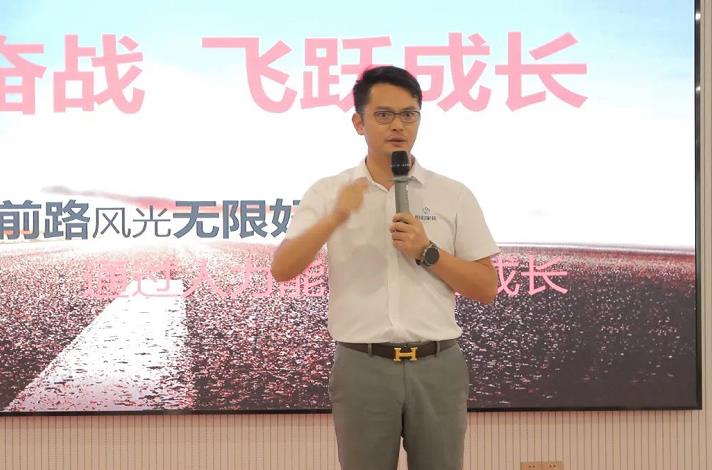 1663814462462060.jpg 恒彩装饰公司百日奋战·飞跃成长誓师大会懂事长发言.jpg