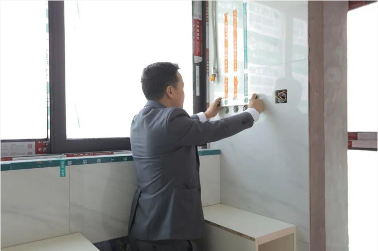 程建锋在工地工作中图片.jpg