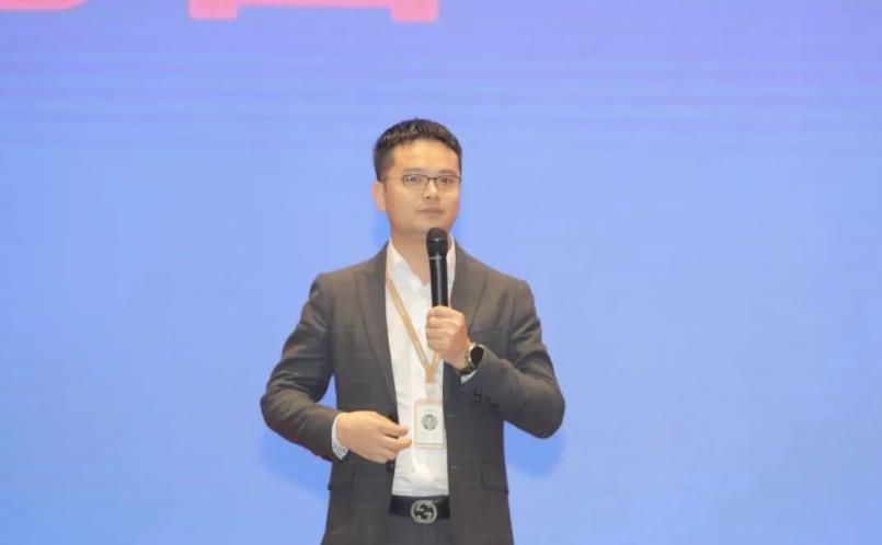 恒彩家装集团总裁李青.jpg
