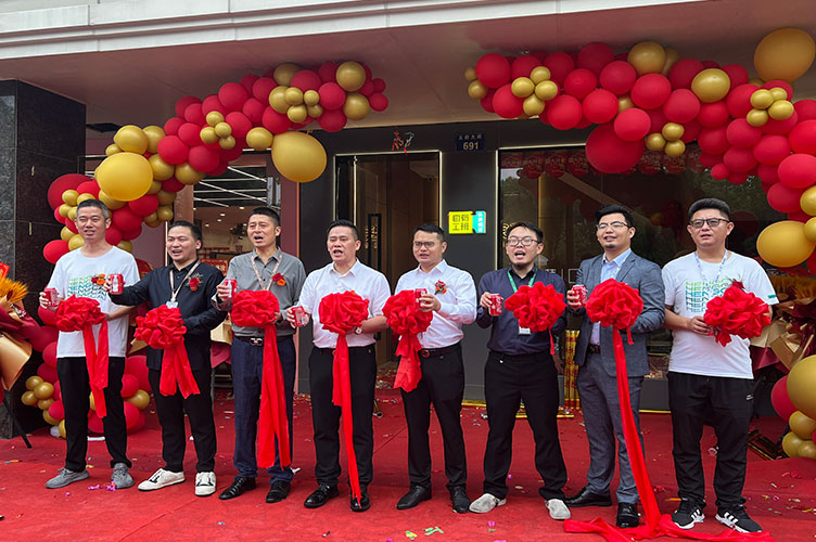恒彩家装钱塘店开业大吉